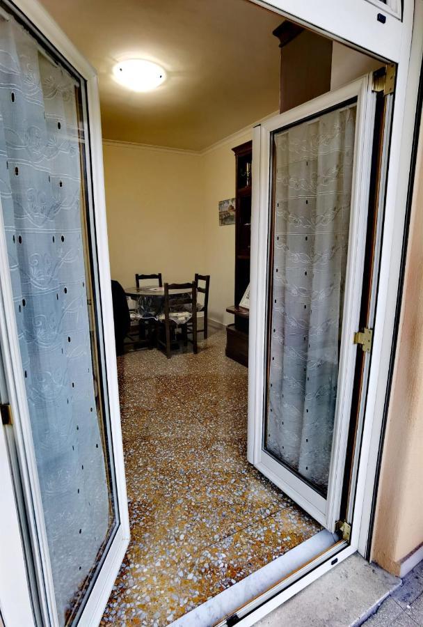 Appartamento Per Turisti E Famiglie Roma Exterior photo
