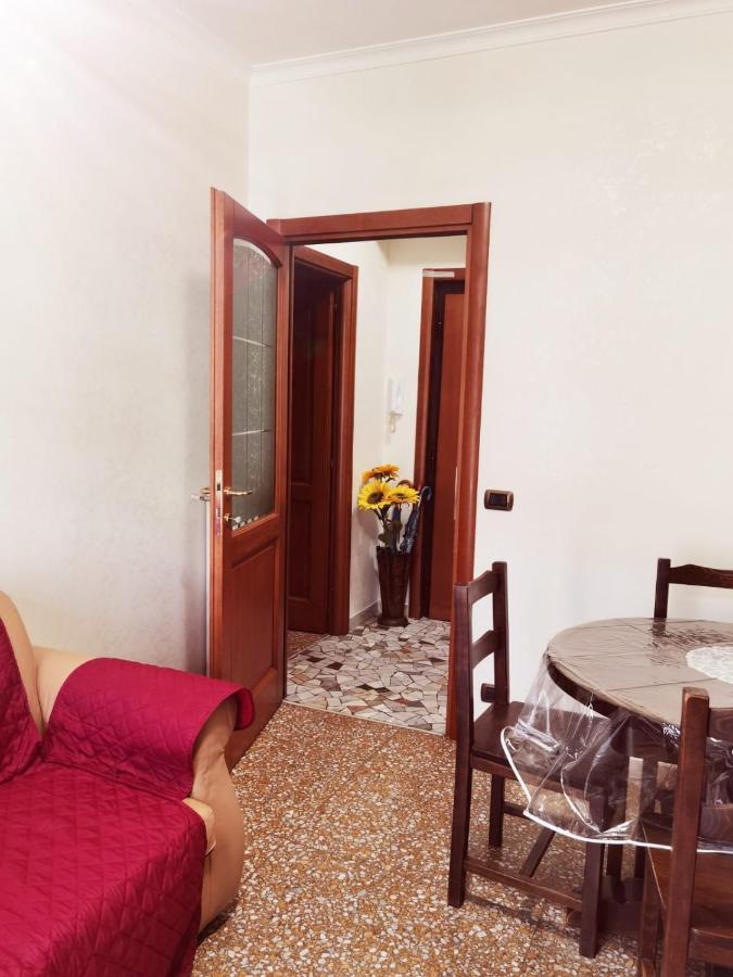 Appartamento Per Turisti E Famiglie Roma Exterior photo