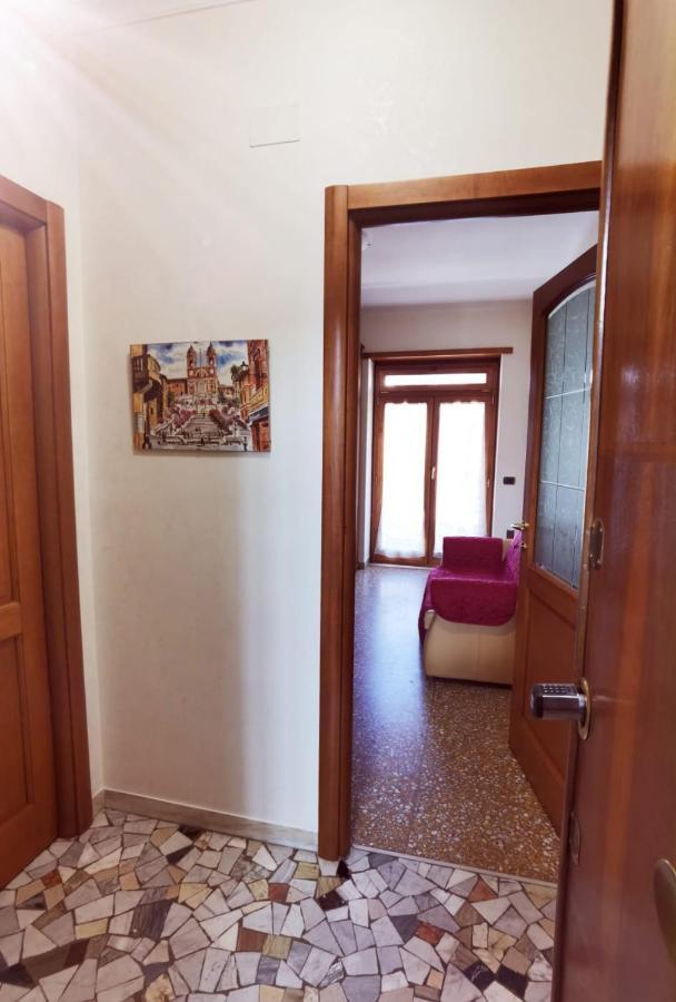 Appartamento Per Turisti E Famiglie Roma Exterior photo